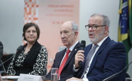 Exército apanha em debate no Congresso (e contrata pesquisa)