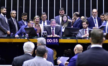 Câmara aprova MP que concede reajuste salarial de 9% a servidores federais