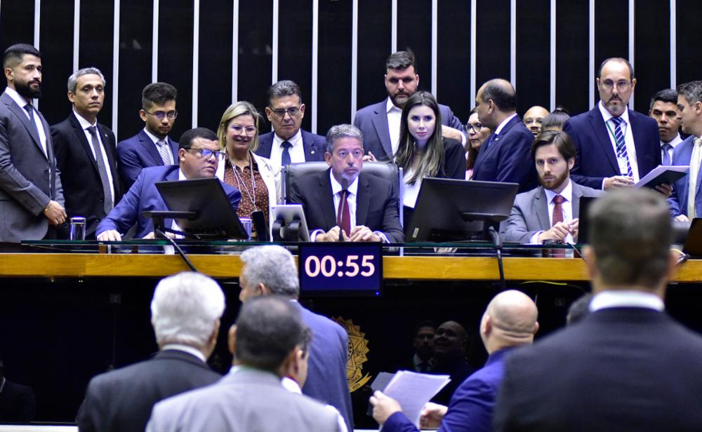 Câmara aprova MP que concede reajuste salarial de 9% a servidores federais