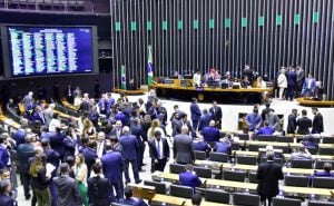 Câmara aprova o arcabouço e encerra o teto de gastos: veja como votou cada deputado