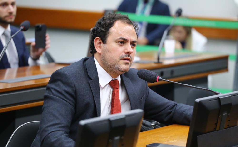 Após proibir manifestação, Justiça do Rio multa Glauber Braga em R$ 1 milhão