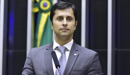 Piso de R$ 4.650 para fisioterapeutas e terapeutas ocupacionais avança na Câmara