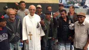 ‘Petista vagabundo’: Padre Julio Lancellotti recebe ameaça em igreja