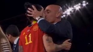 Após beijo forçado em atleta espanhola, surge outra denúncia contra presidente da federação de futebol