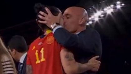 Luis Rubiales renuncia à presidência da Federação Espanhola de Futebol