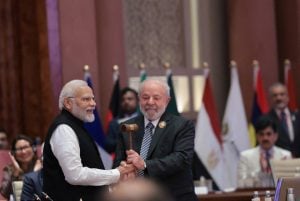 Lula e Modi articulam resposta conjunta ao tarifaço e reforçam relações bilaterais