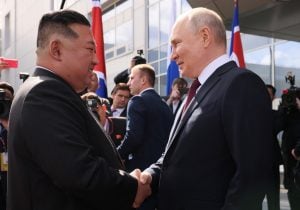 Kim Jong-un defende aproximação com a Rússia em reunião com Putin