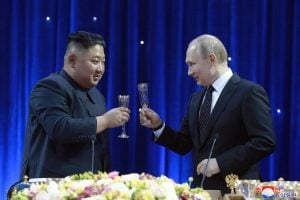 Líder norte-coreano Kim Jong-un vai à Rússia para reunião com Putin