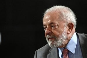 Lula assina PL do Combustível do Futuro com recado a Lira: ‘Aprove logo para o País sair da pequenez’