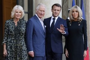 Discurso ambientalista? Recepção a Rei Charles na França é um espetáculo de velharias não-sustentáveis