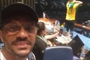Moraes nega transferência e 1º condenado pelo 8 de Janeiro seguirá na Papuda