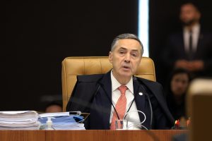 STF inicia julgamento sobre uso de trajes religiosos em fotos de documentos