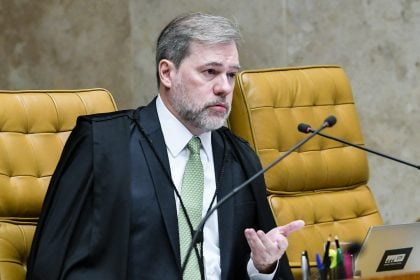 Toffoli reforça que ressarcimento de fraudes do INSS deve ficar fora da meta fiscal