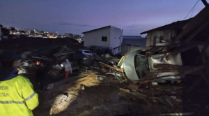 Reservatório rompe e deixa casas e ruas destruídas em Florianópolis