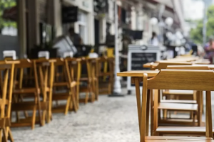 Justiça de SP suspende lei que obriga restaurantes a fornecer gratuitamente água potável