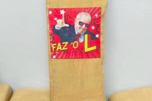AGU notifica o governo Tarcísio por divulgar foto de maconha com adesivo de Lula