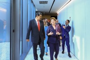 Em giro pela China, Maduro se reúne com Dilma no Banco do Brics