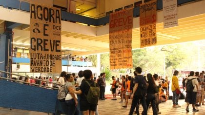 Falta de professores motiva greve estudantil em dezenas de institutos da USP