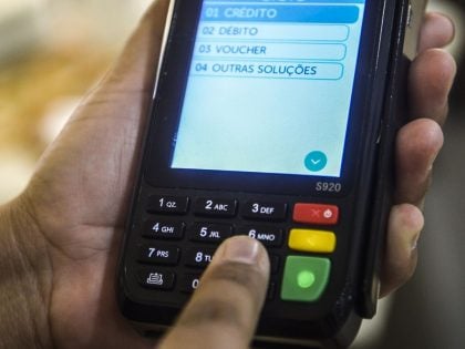 Desenrola: Câmara aprova projeto que impõe redução da taxa de juros do cartão