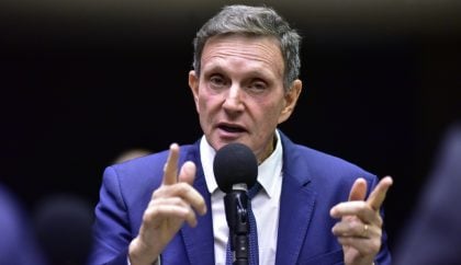 Justiça bloqueia R$ 200 milhões de Crivella e mais 8 por improbidade na pandemia