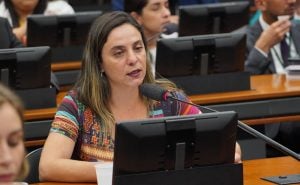 Deputada do PSOL propõe auxílio emergencial para pequenos empreendedores da cultura no RS
