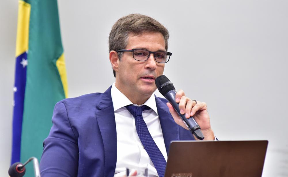 Campos Neto diz não ser possível afirmar que taxa de juros no Brasil é ‘exorbitante’