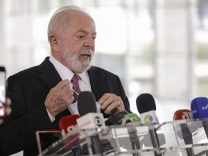 Lula lança plano de incentivo à indústria brasileira na Saúde