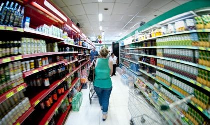 Preço da cesta básica cai em 16 capitais; veja quais