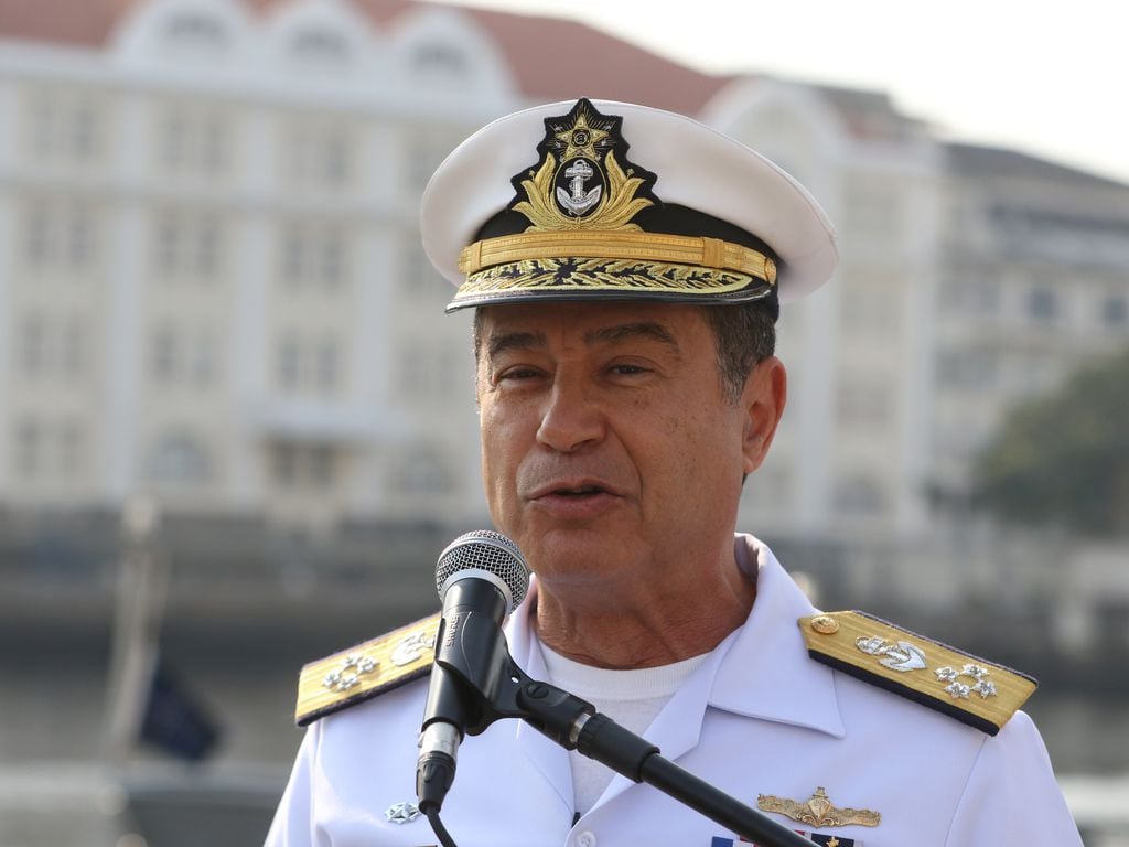 Citado em delação de Cid, almirante se recusou a passar comando da Marinha  na presença de Lula – Política – CartaCapital