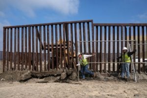 Biden ampliará muro na fronteira com o México para barrar imigrantes