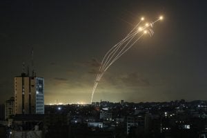 Israel bombardeia e deixa fora de serviço principais aeroportos sírios