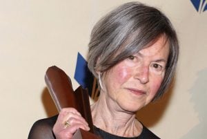 Morre Louise Glück, vencedora do Prêmio Nobel de Literatura