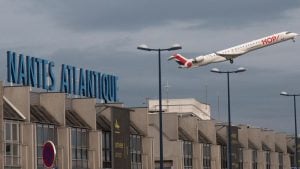 França evacua seis aeroportos do país após ameaças de atentado