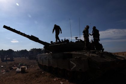 Ataque de Israel mata pelo menos 6 pessoas refugiadas em escola de Gaza