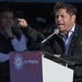 Milei nos envergonha e faz palhaçada para apoiar candidato de Trump no Brasil, diz governador de Buenos Aires