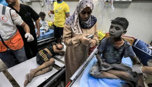 Crianças são operadas sem sedação por falta de anestésicos na Faixa de Gaza, alerta ONG