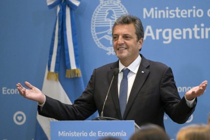 Massa elogia Lula e exalta ‘gratidão’, mas evita pedir apoio contra Milei no 2º turno
