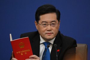 China destitui ministro da Defesa e afasta ex-chanceler do Conselho de Estado