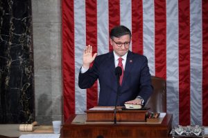 Republicanos elegem aliado de Trump à presidência da Câmara nos EUA