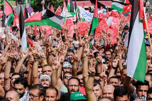 Jordanianos vão às ruas pedir revogação do tratado de paz com Israel