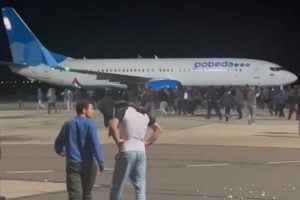 Pelo menos 60 manifestantes foram detidos pelo protesto anti-israelense em aeroporto do Daguestão