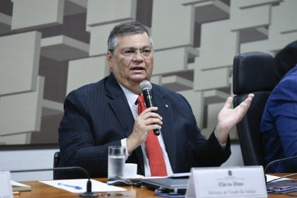 Dino poderia ficar no STF até 2043; veja quando se aposenta cada ministro