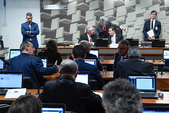 Congresso adia novamente sessão que analisaria vetos de Lula –  CartaExpressa – CartaCapital
