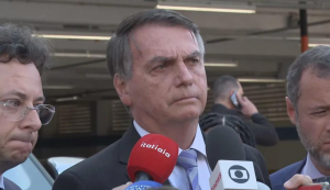 Bolsonaro vai à PF, não presta depoimento e volta a atacar a eleição de 2022