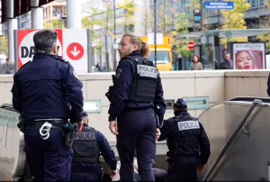 Polícia francesa dispara contra mulher com trajes islâmicos em Paris