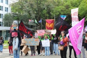 USP ameaça alunos com reprovação em massa caso greve continue