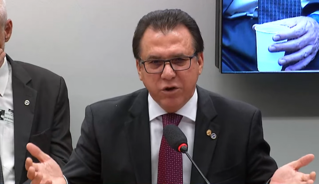 Se a Uber sair do Brasil, o problema é da Uber, diz ministro do Trabalho