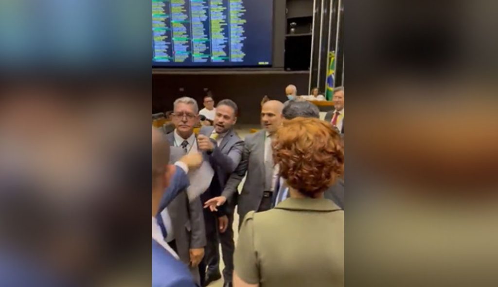 Deputados voltam a brigar na Câmara após discussão sobre o conflito Israel x Hamas
