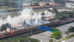 8 horas depois, linha privatizada da CPTM elogiada por Tarcísio segue com pane elétrica