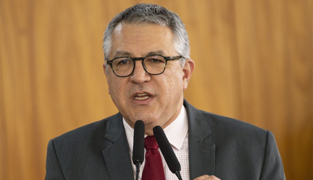 Queda na aprovação ao governo Lula deve ser vista ‘com cuidado’, diz Padilha